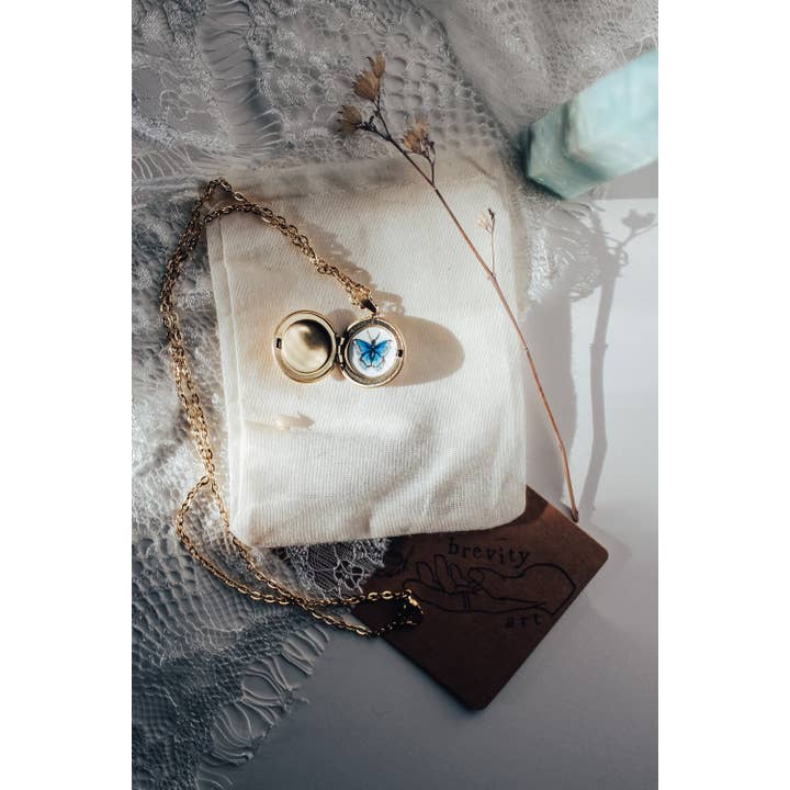 Medallón de almirante morado con puntos rojos para venta al por mayor de Brevity Art