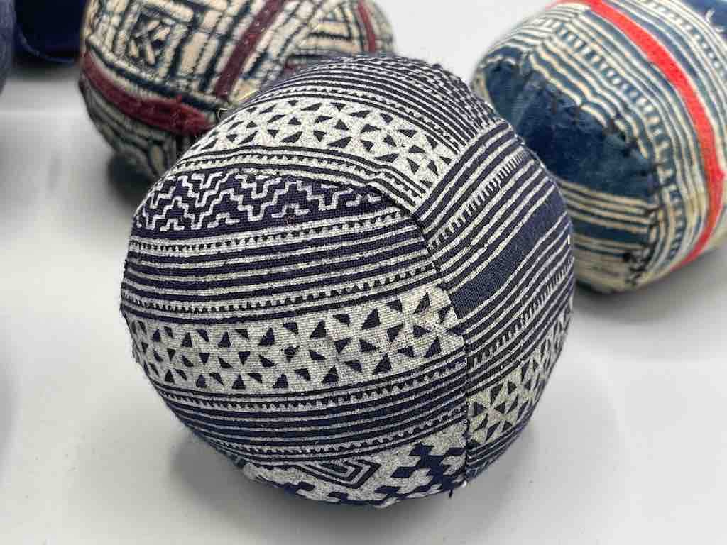 The Niger Bend - Vente Décorations de table - Boule en tissu vietnamienne vintage Hmong Tribal14