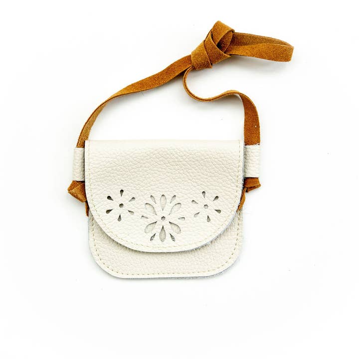 Sac à main en cuir Milk Blossoms pour petites filles et enfants pour la vente par Starry Knight Design