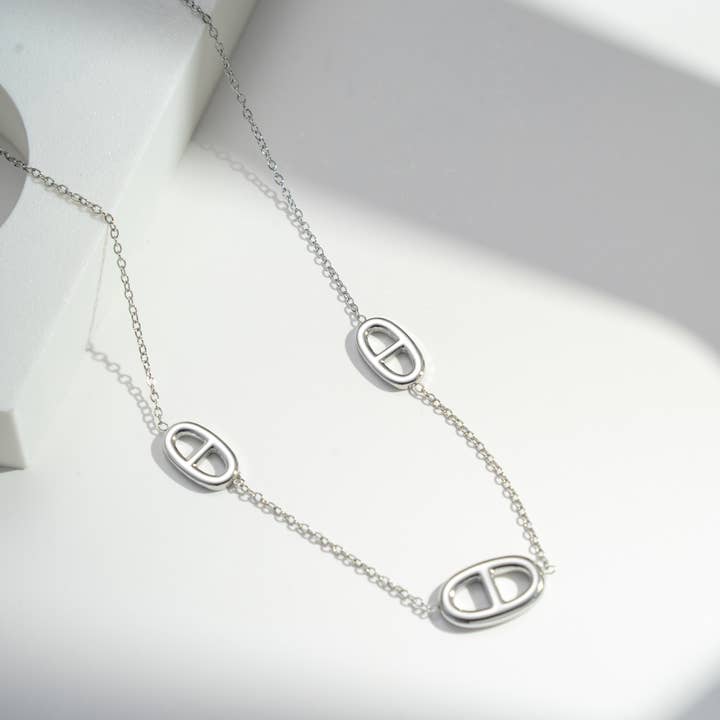 COSMOS - Wholesale Pendant/Charm Necklace - Elegant Oval Pattern Necklace Stainless Steel