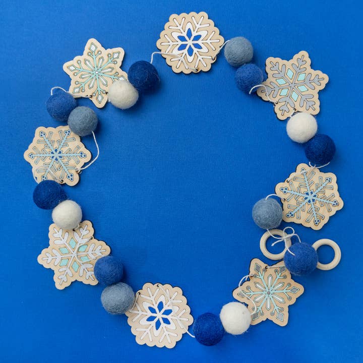 The Woodsy Craft Co. - Wholesale DIY Craft Kit - DIY Craft Kit - Snowflake Garland1