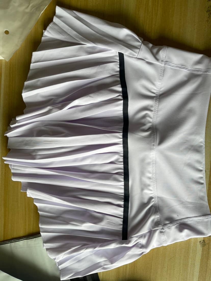 UNISHE - Wholesale Athletic Shorts - Women's - Solid Pleated Running Athletic Shorts BTMW25414