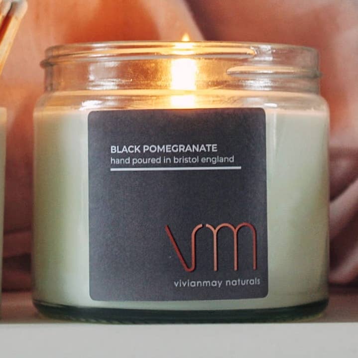 Svart granatäpple soja ljus för wholesale av Vivian May Naturals