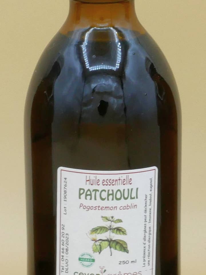 Patchouli Essential Oil HEBBD 250ml for wholesale by Céven'Arômes