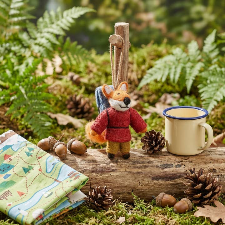 Décoration suspendue de randonnée en feutre fait main avec renard des bois pour la vente par Felt So Good
