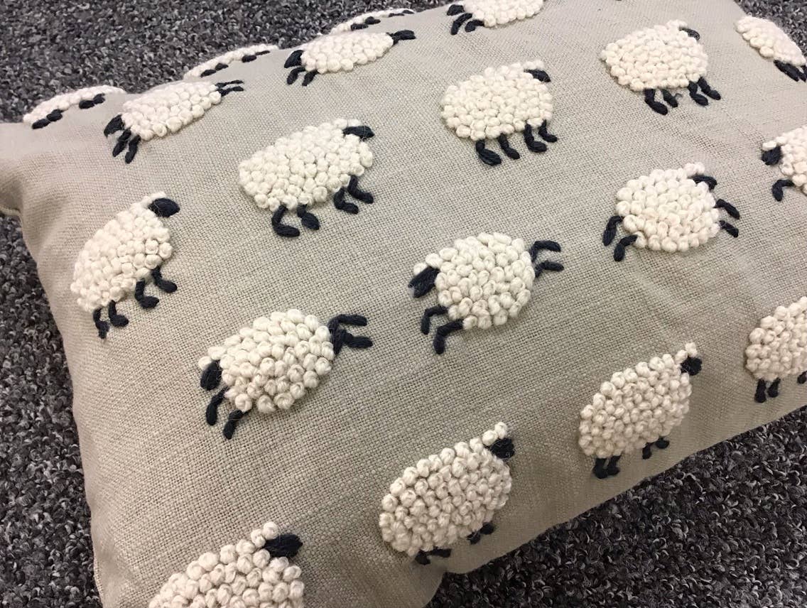 natural habitat - Wholesale Throw/Decorative Pillow - Pillow Applique/Embo 12x16" Sheep1