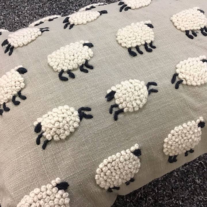 natural habitat - Wholesale Throw/Decorative Pillow - Pillow Applique/Embo 12x16" Sheep1