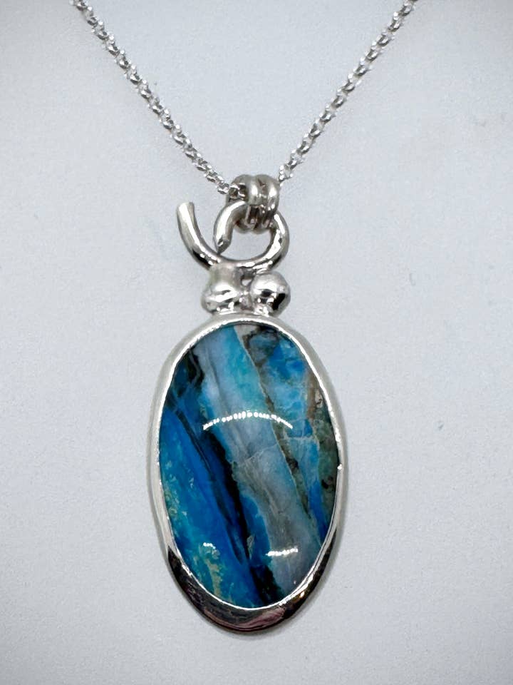 Collier Pendentif en Argent Sterling et Opale Bleue pour la vente par Morgan McGeehan Designs