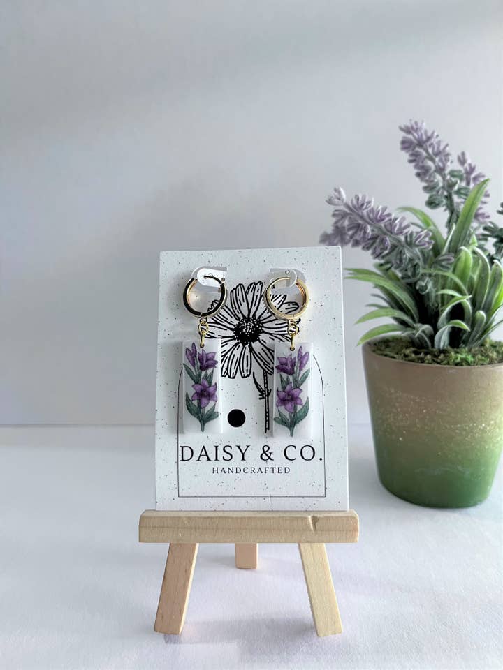 Pendentif Petunia Huggie pour la vente par Daisy & Company