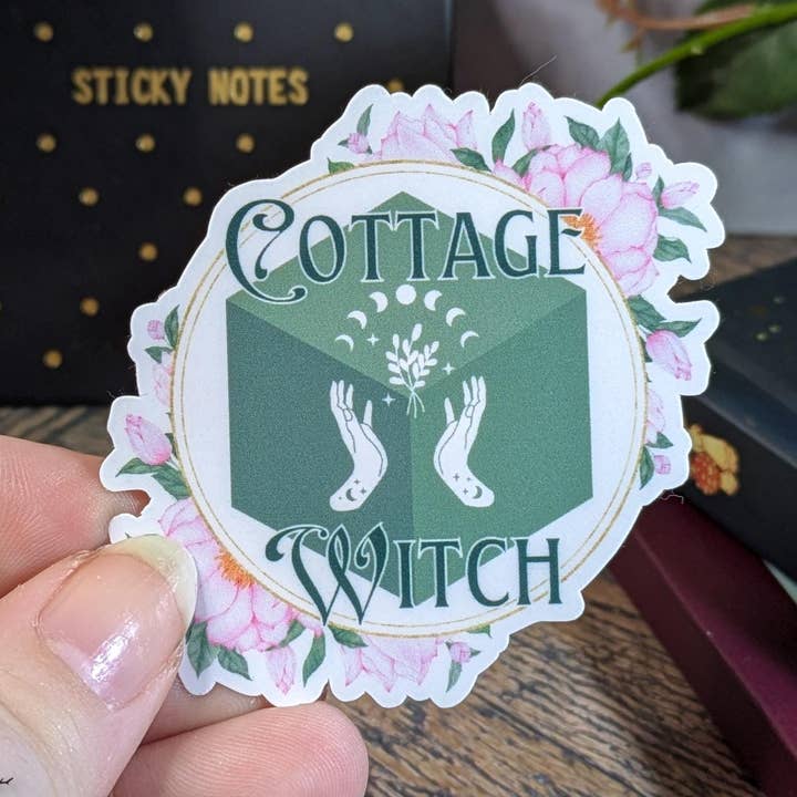 Pegatina de vinilo troquelada de bruja de cabaña para portátil/botella para venta al por mayor de Witchbriar Cottage