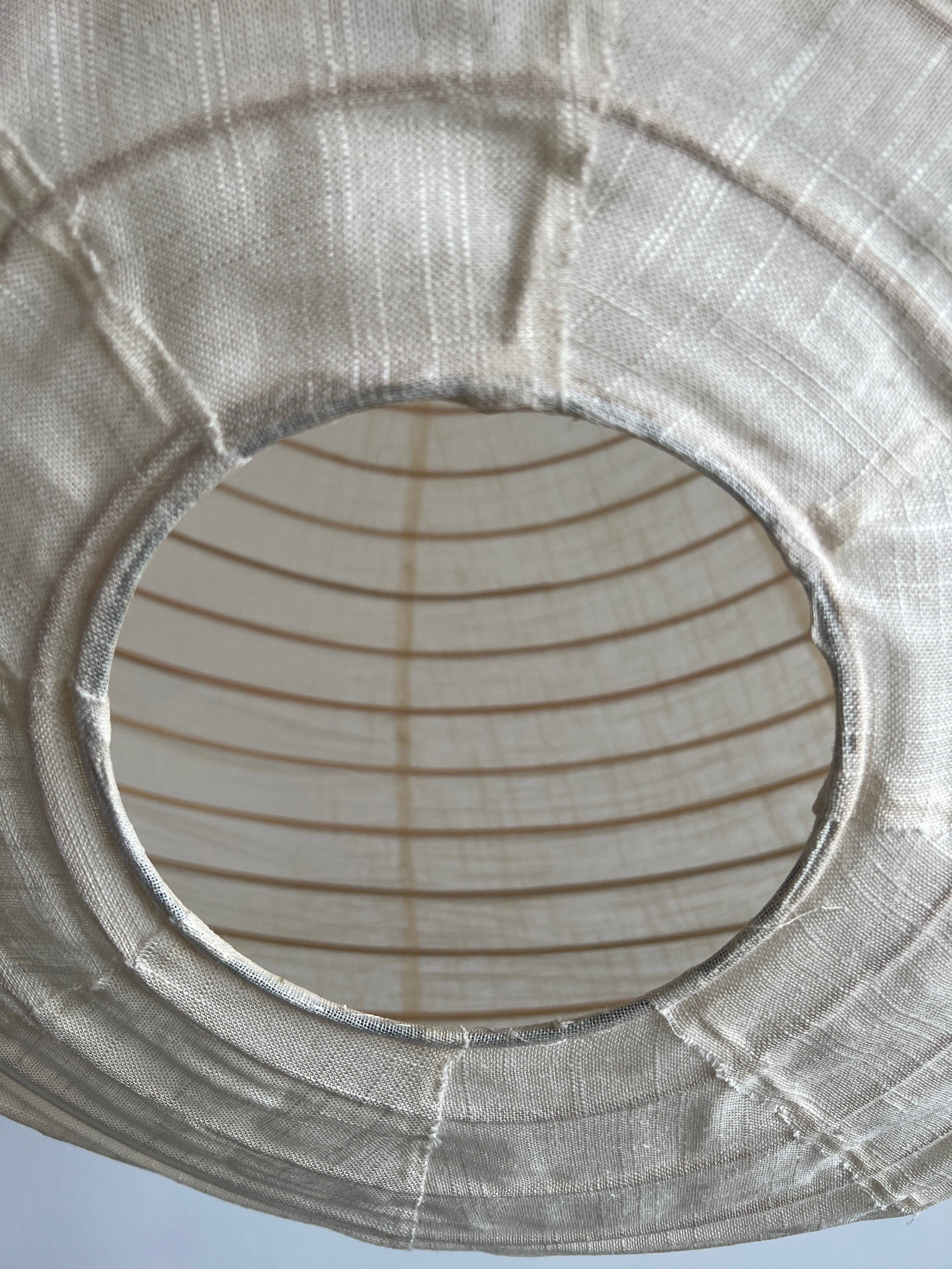 Office Objets - Wholesale Chandelier/Hanging Light - Medium round Japanese-style pendant light in rattan and natural linen D:4052