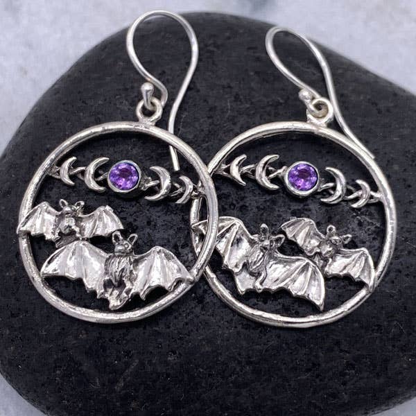 Boucle d'oreille en argent sterling : chauves‑souris en vol et phases de la lune avec pierre précieuse pour la vente par Goddess Design Studio