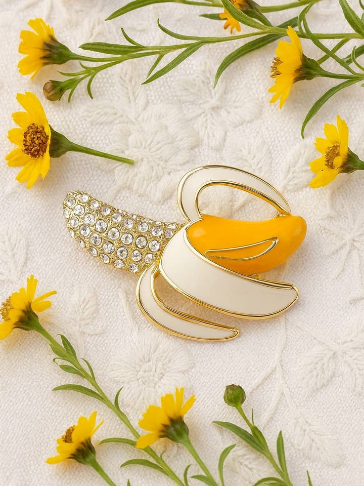 Broche de plátano pelado estilo vintage for wholesale by Wild & Free