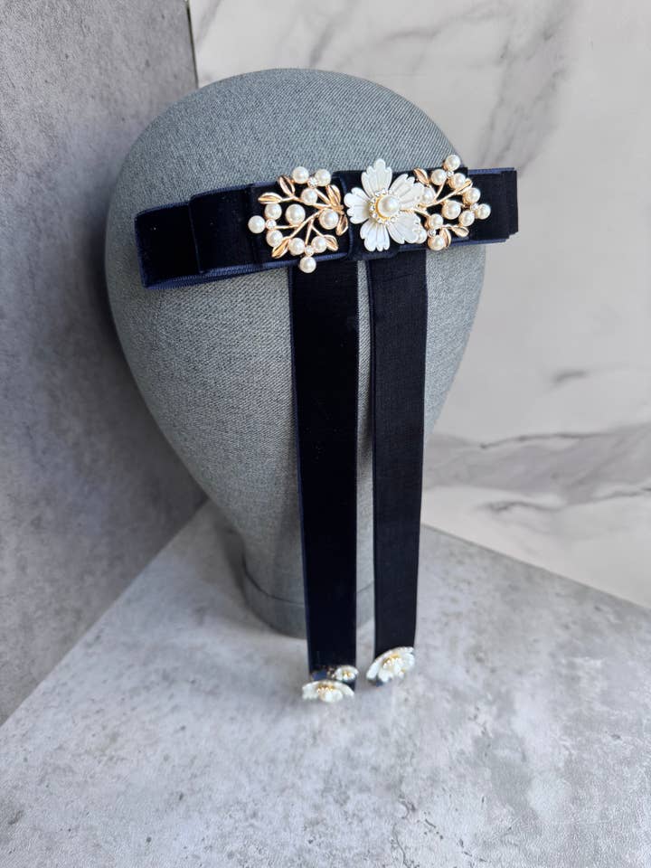 Classico Blu Marino Perla – Collezione Fiocco Fiorito per la vendita all'ingrosso da parte di Preciuspearls