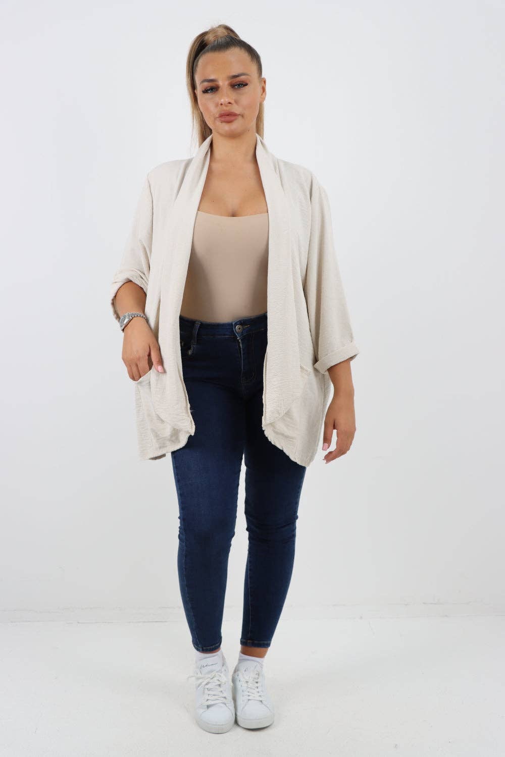 Miss Bold - Venta al por mayor Chaqueta - Mujer - Chaqueta ligera italiana con manga 3/4 y frente abierto8