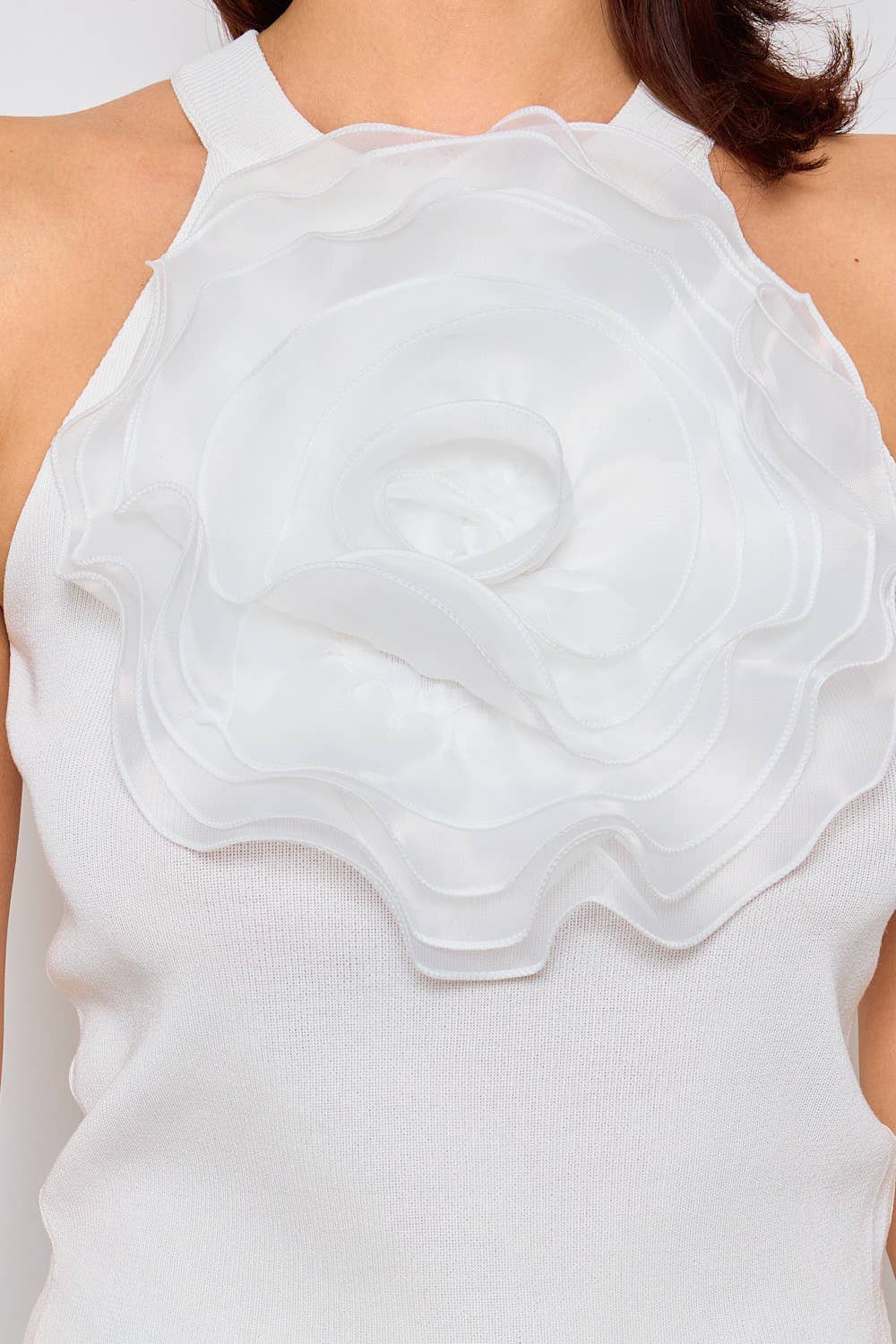 Frime - Wholesale Blouse - Women's - Sleeveless top with embossed flower on the front - 246211