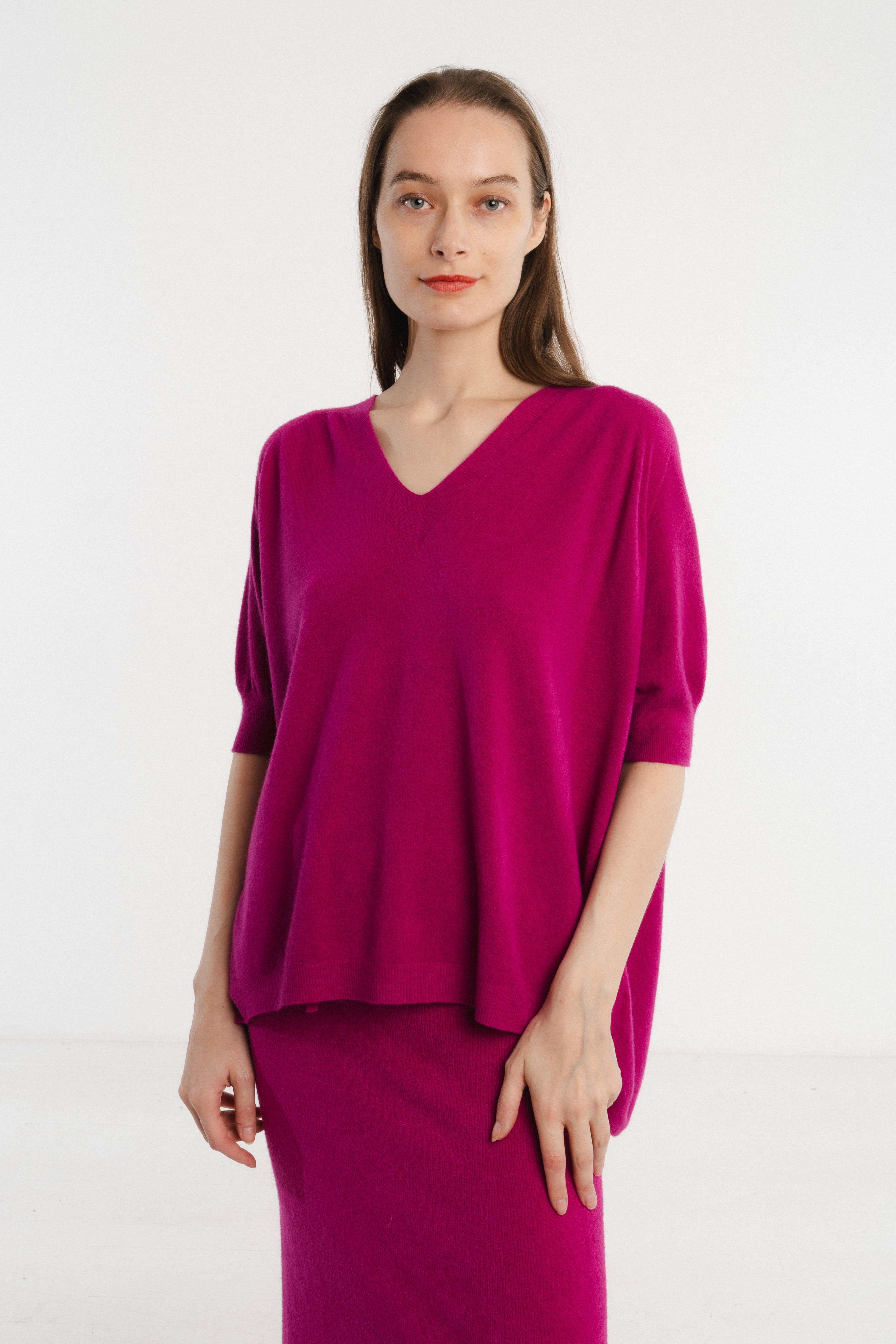 JULIA PARIS – wholesale Pullovertröja - Dam – Stickad tröja med korta ärmar och strukturerad V-ringning1