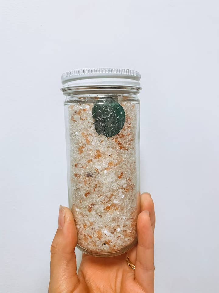 Mélange de sel de bain à l'huile essentielle de lavande pour la vente par CandleTherapy