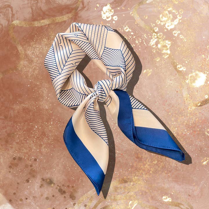 Sjaaltje - trendy kleurrijk - 70 x 70cm - silk - zijde voor wholesale door Lourens Exclusive