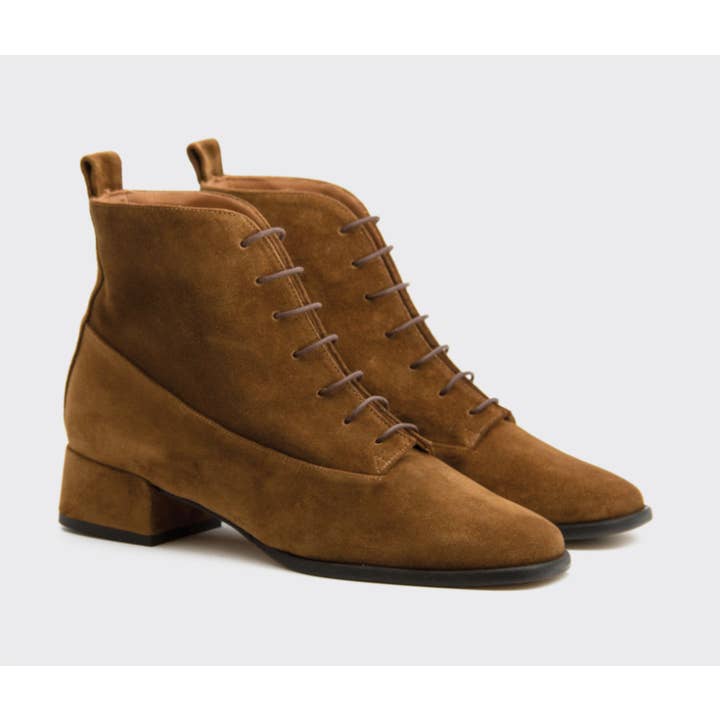 BELLVER STIEFELETTE AUS BRAUNEM LEDER für den Großhandel von Naguisa