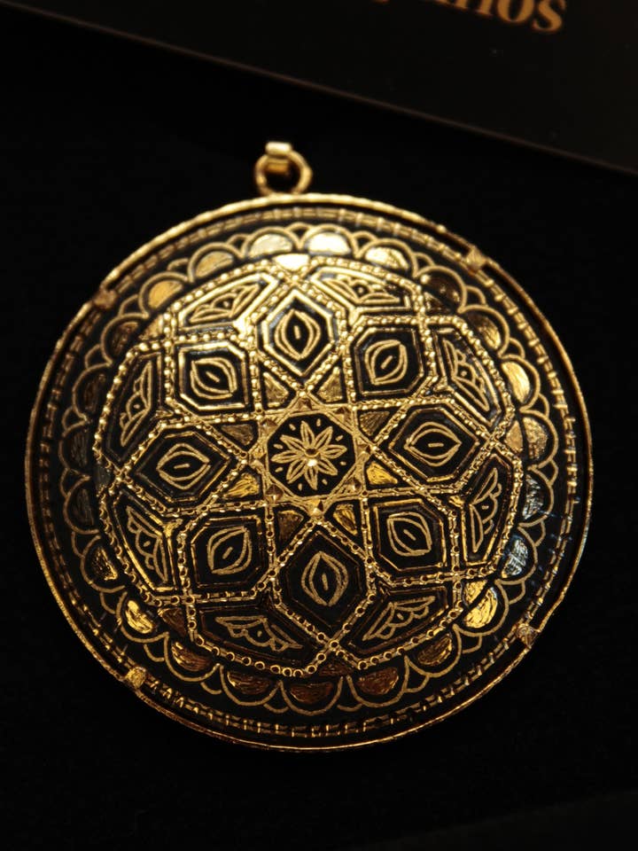 Hänge Damascene handgjorda med guld till Toledo traditionella för wholesale av Togashi Damasquinos