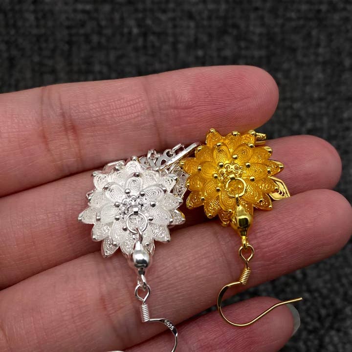 Mio Queena - Wholesale Dangle Earrings - Gold Plated Metal Fringe Lotus Dangle Earrings3