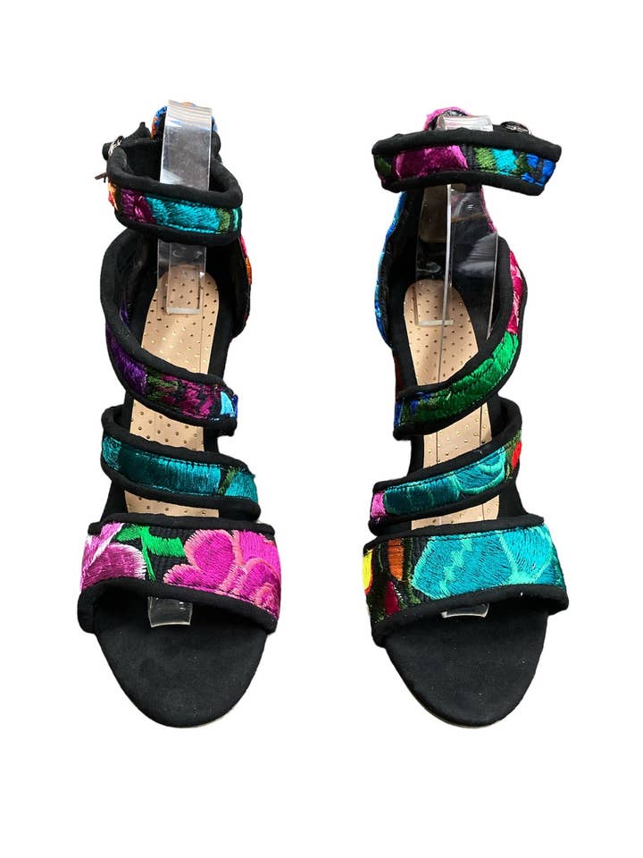 Calcanhares Florais Bordados Completos Pretos por atacado de Cielito Lindo