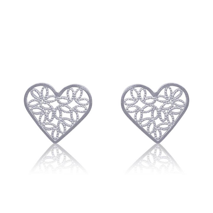 PETITES BOUCLES D'OREILLES EN FORME DE CŒUR EN ARGENT EN FILIGRANE pour la vente par Olmox - Fine Filigree Jewelry
