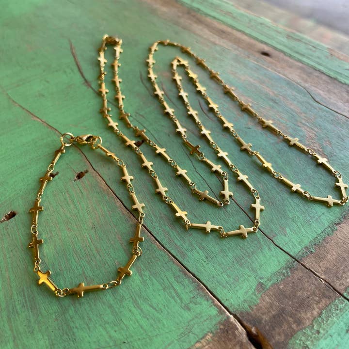 Halskette mit kleinen Kreuzen aus Gold für den Großhandel von Love and Honor Jesus LLC