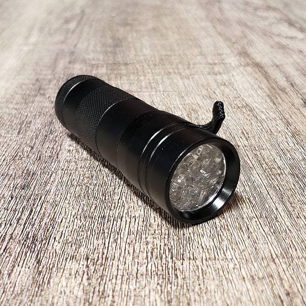 Détecteurs d'urine - Lumières noires pour la vente par OdorXit