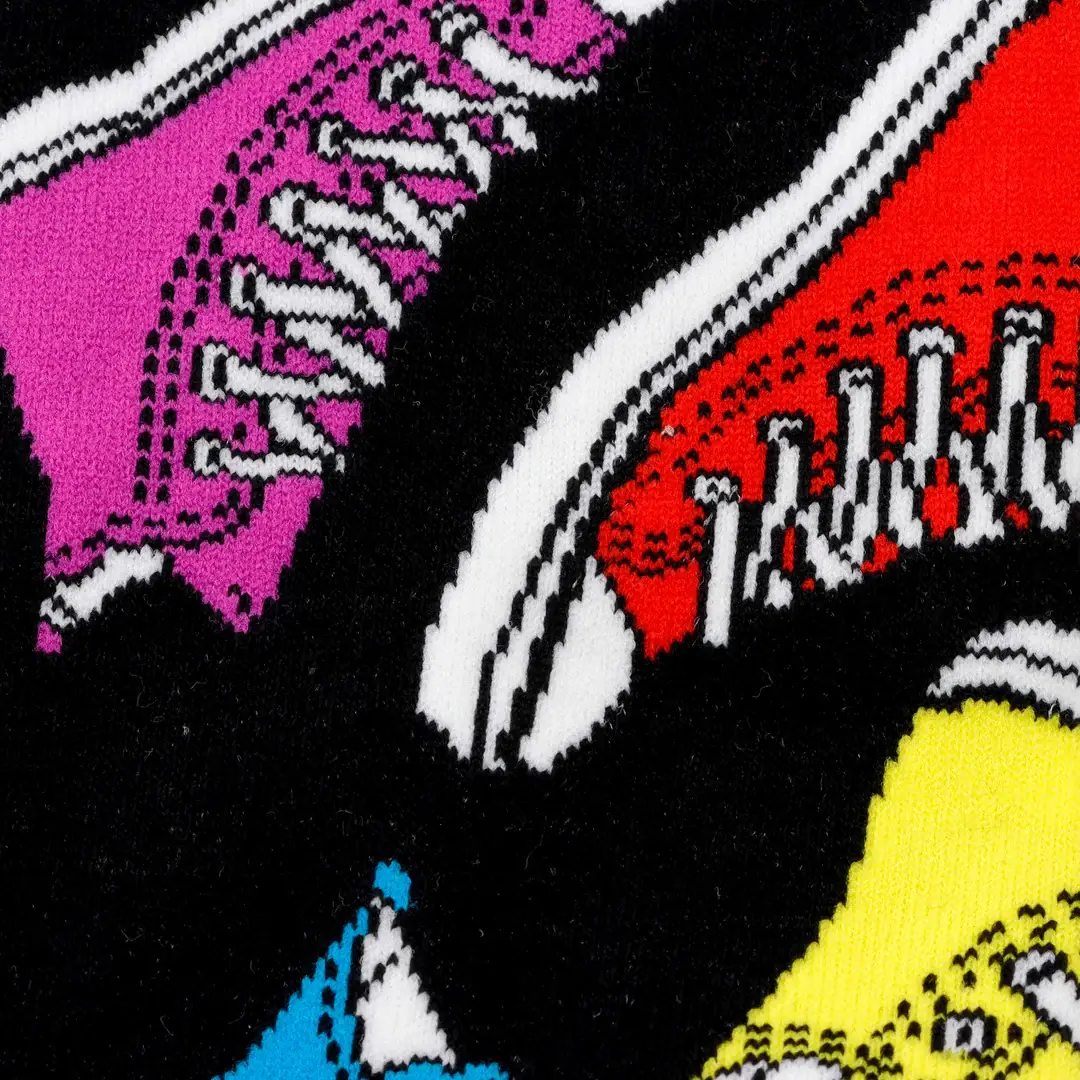 Marc JoJo – wholesale Strumpor - Unisex – Svarta strumpor med tryck av canvas-sneakers1