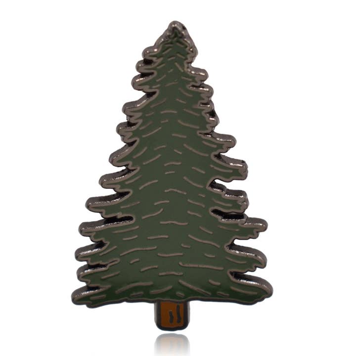 Épinglette en émail dur Evergreen Pine Tree pour la vente par Clayton Jewelry Labs