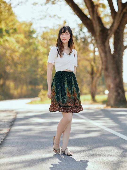 Studio 12 Collective (previously Ethnic Lanna) - Venta al por mayor Falda - Mujer - Falda corta con estampado de pavo real para mujer