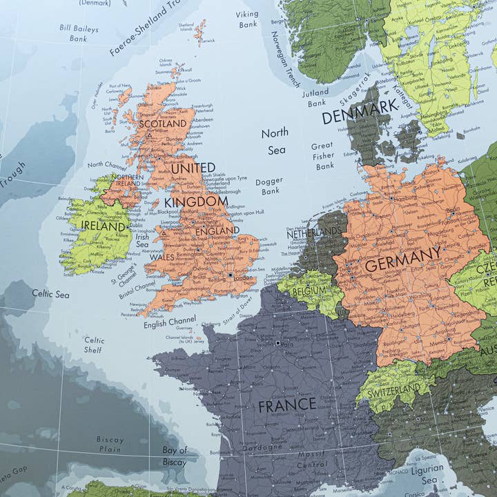 Zitrone, Orange, Distel, Khaki EUROPA-WANDKARTE für den Großhandel auf Faire4