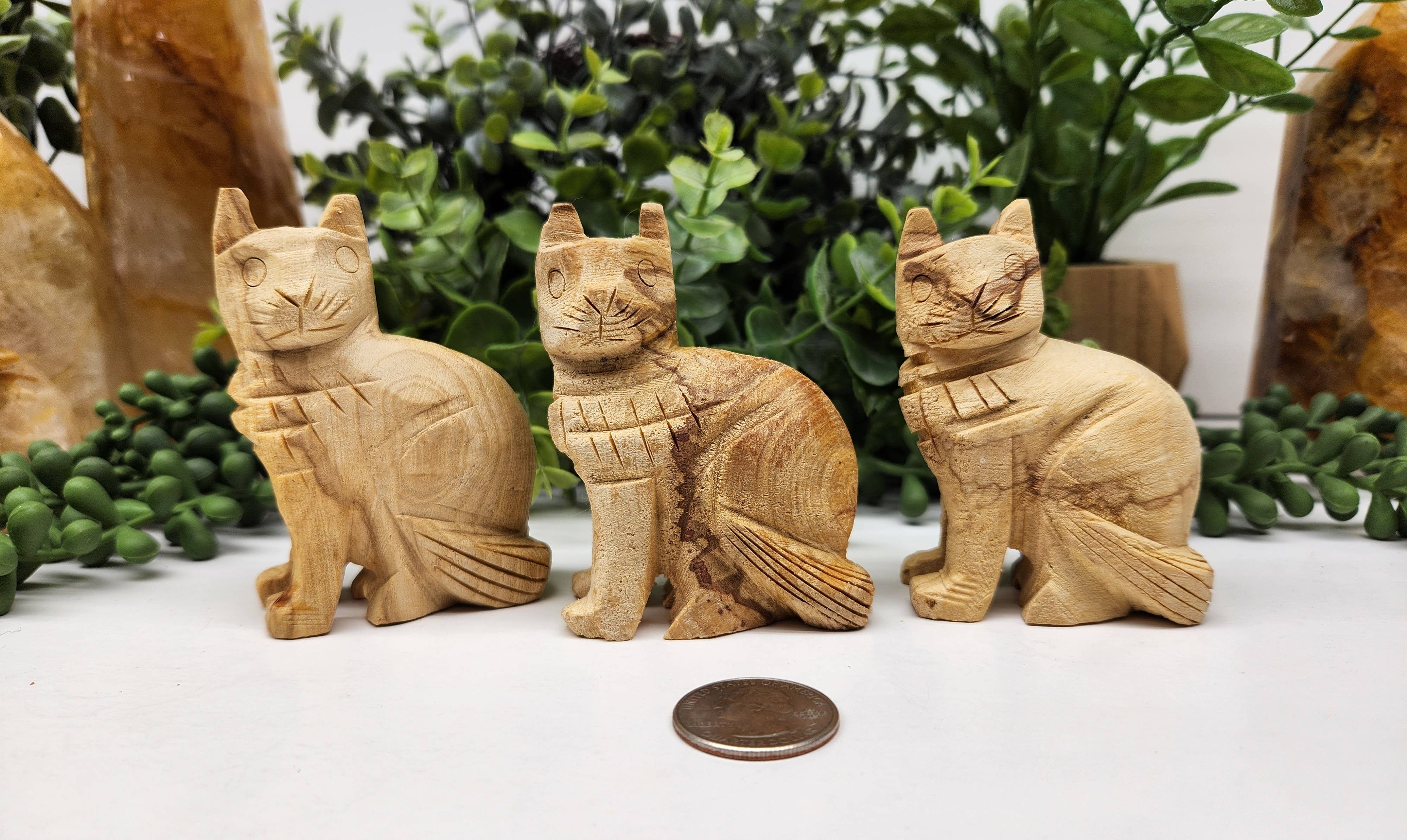 Meraki Gemstones – Engroshandel Pyntefigur – Håndskåret kat i Palo Santo træ, højde 8,3 cm, bredde 6,4 cm7