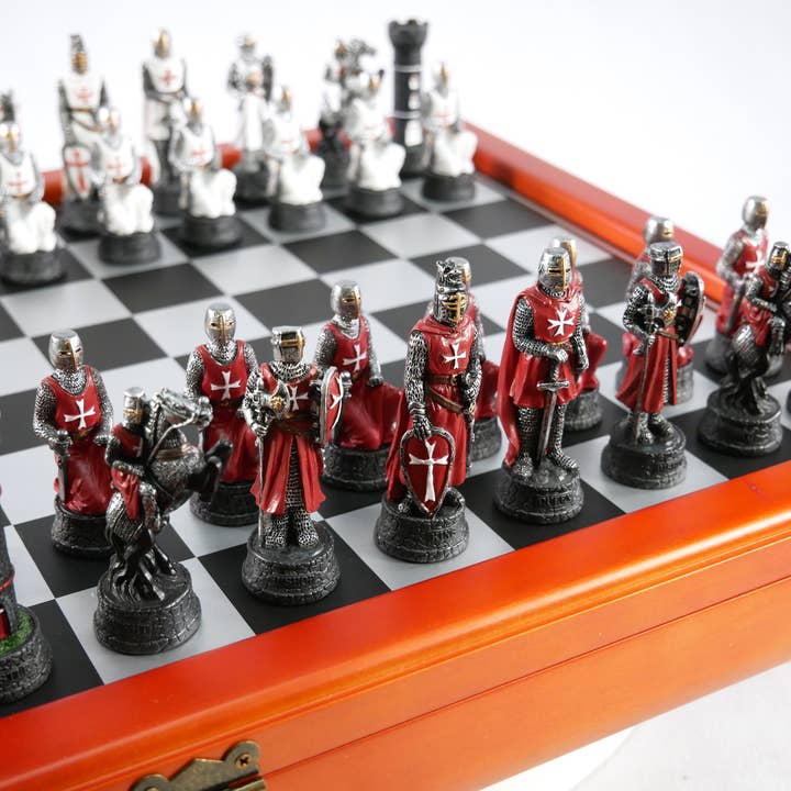 WorldWise Imports - Wholesale Bordspel - Schaakset - Hars op Kersenhout Kist - Kruistocht IV4