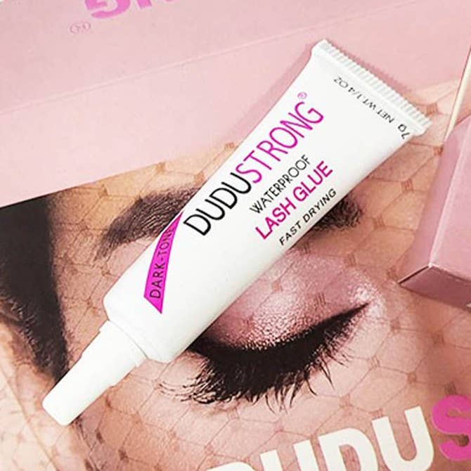 Black Eyelash Glue for wholesale by Funteze