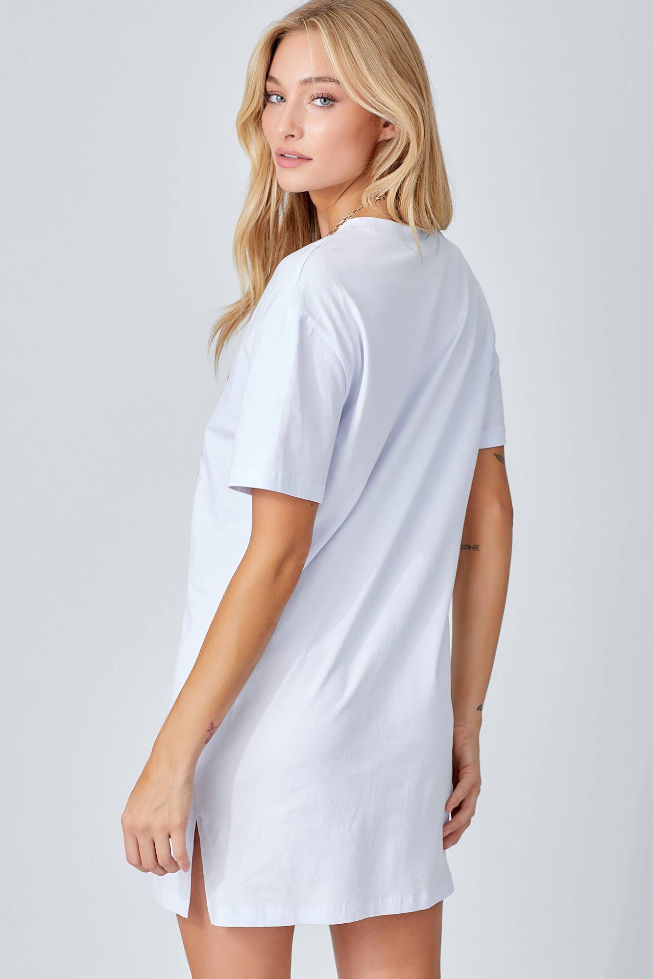 Baevely by Wellmade USA - Vendita all'ingrosso Vestito - Donna - ABITO T-SHIRT CON STAMPA GRAFICA JOLENE17