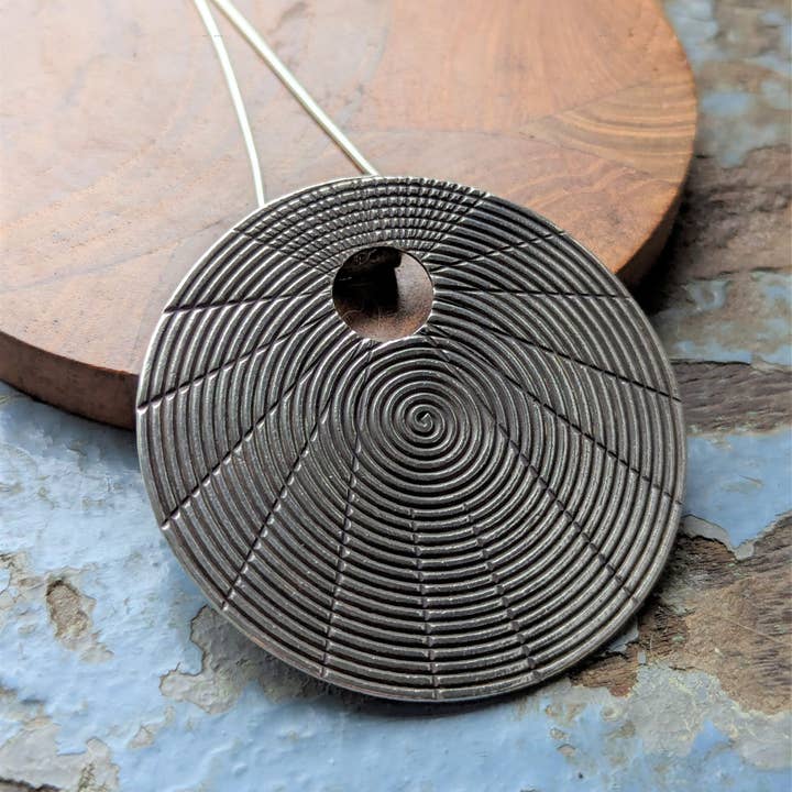 Collier pendentif Juno pour la vente par luna-tree