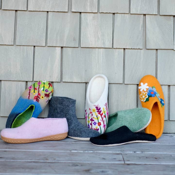 Fuzzy cove - Venta al por mayor Zapatillas para casa - Mujer - Zapatillas de Lana Merino Orgánica Flower Garden | Diseño Floral Ecológico, Suela de Goma o Cuero, Comodidad Acogedora de Lujo para Mujeres, Flores Silvestres7