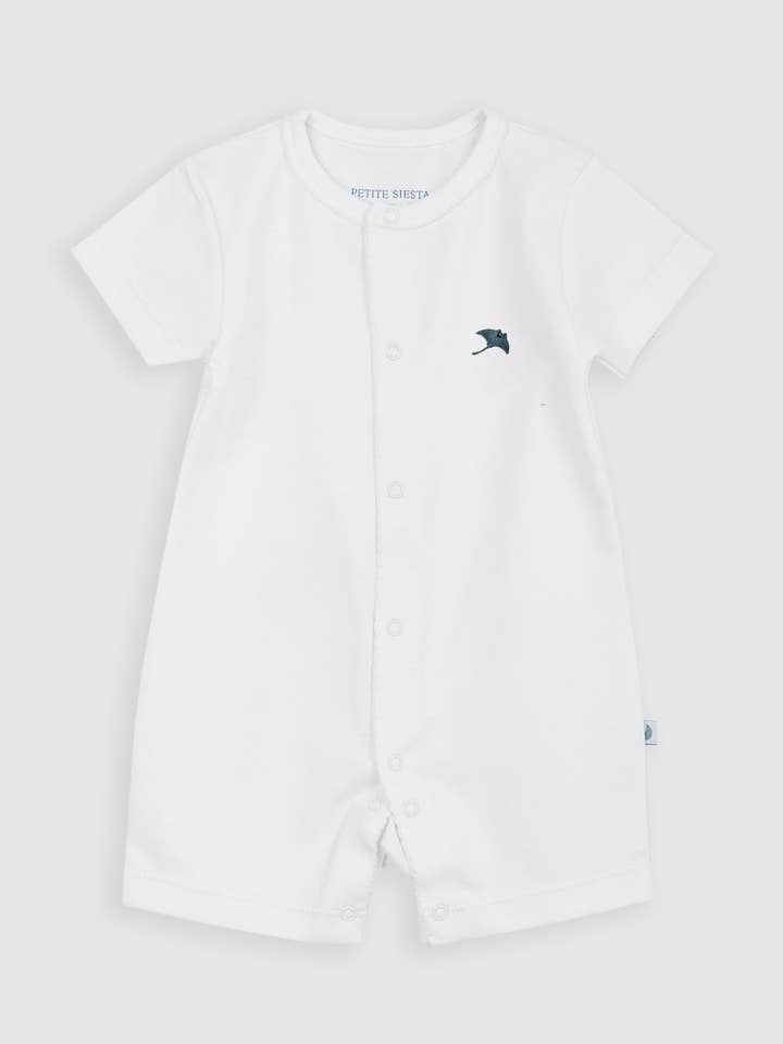 Hvid Kort Baby Pyjamas med Personligt Præg for engroshandel hos Petite Siesta