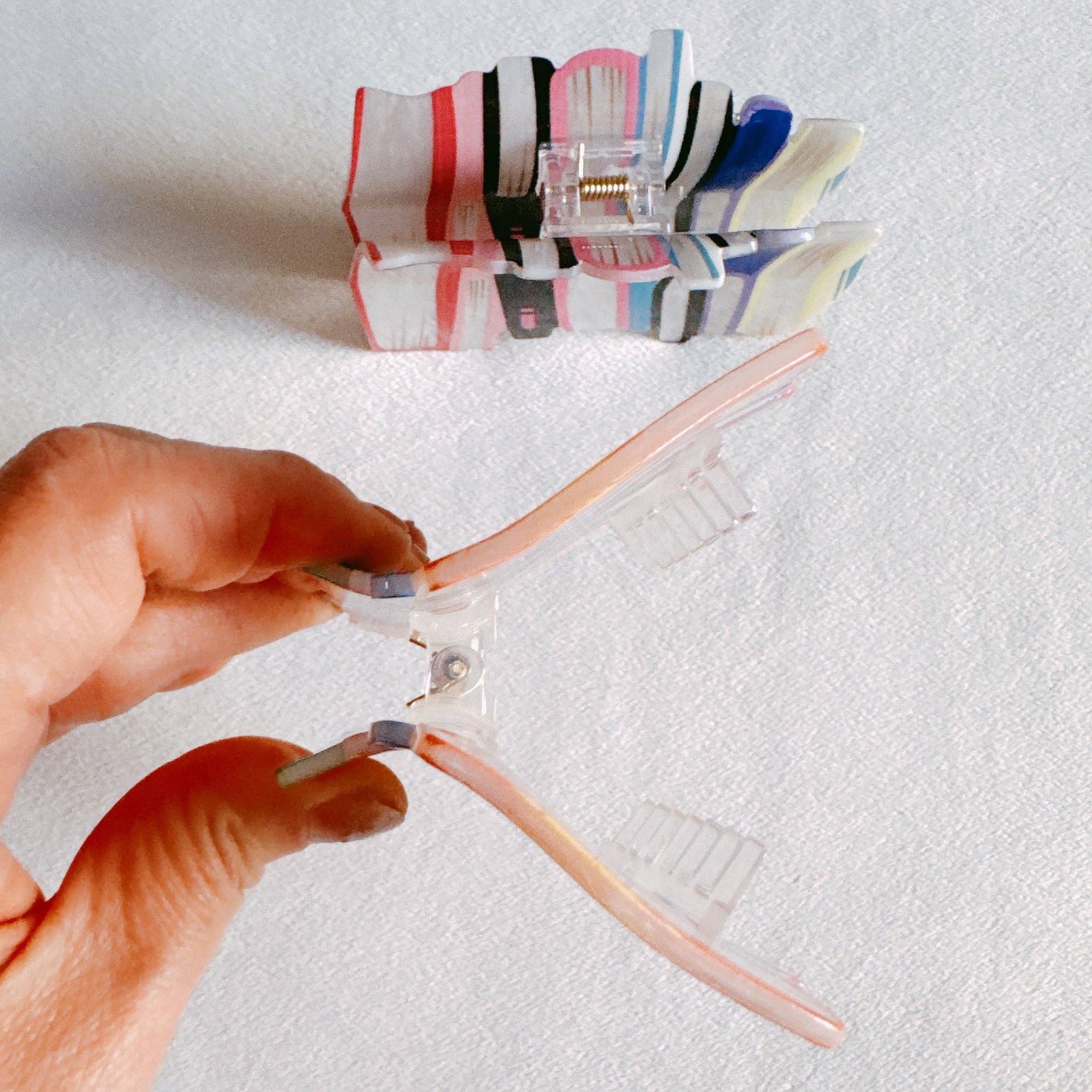 Ellison+Young - Vendita all'ingrosso Fermaglio per capelli - Donna - Artiglio per capelli colorato da bibliotecaria3