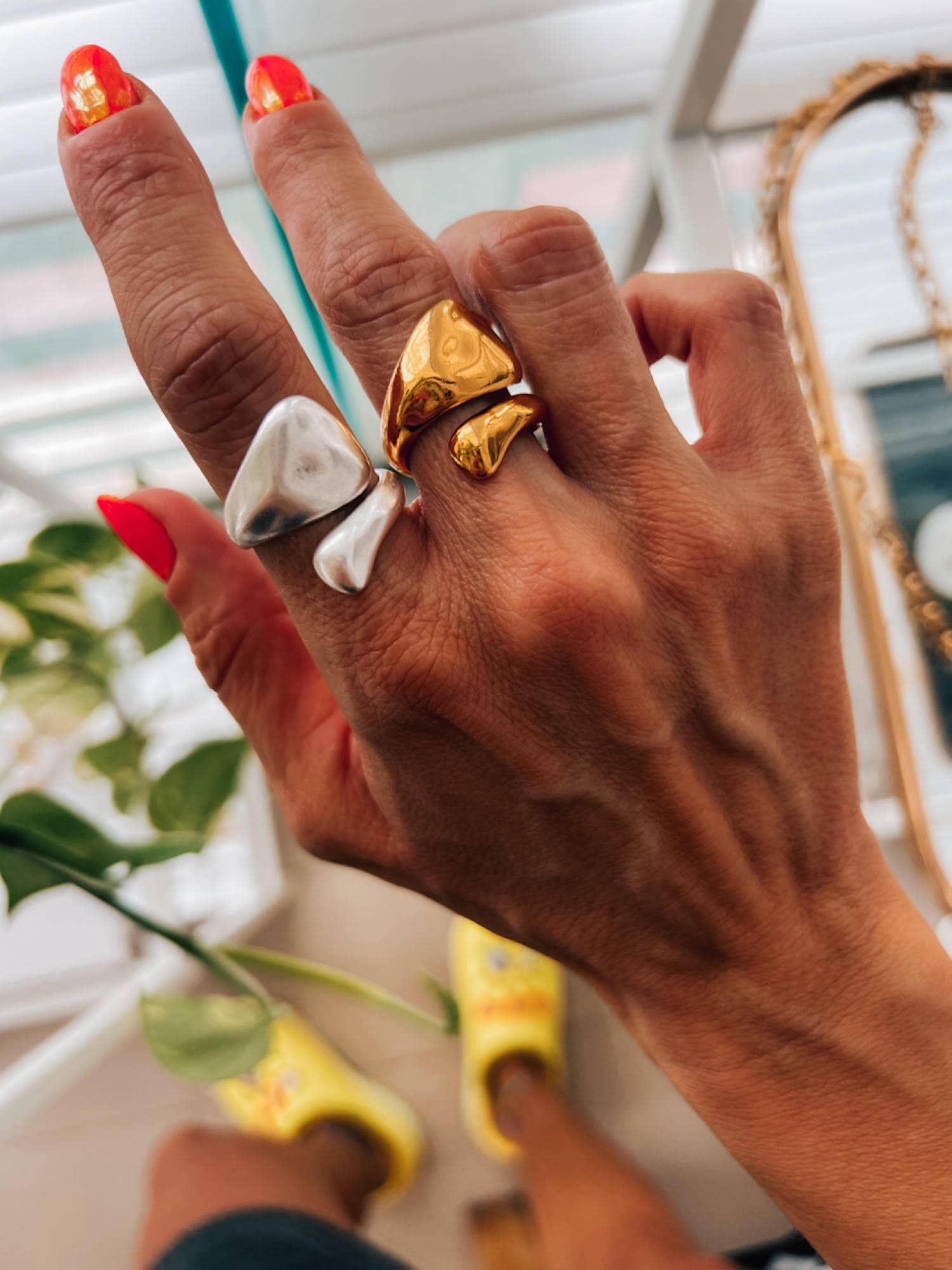 Goupi – Anel de cocktail/declaração por atacado – Anéis grossos martelados em prata e ouro2