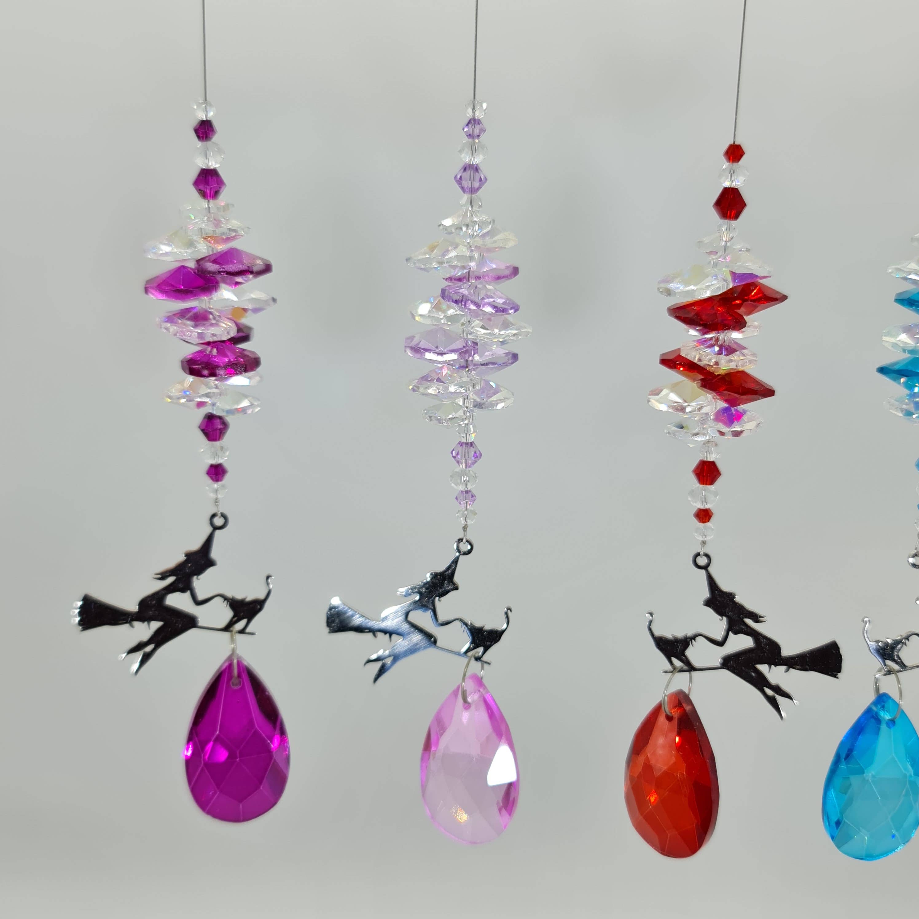Gifts N Crystals – wholesale Suncatcher – Witch and cat crystal suncatchers, mixed colors2
