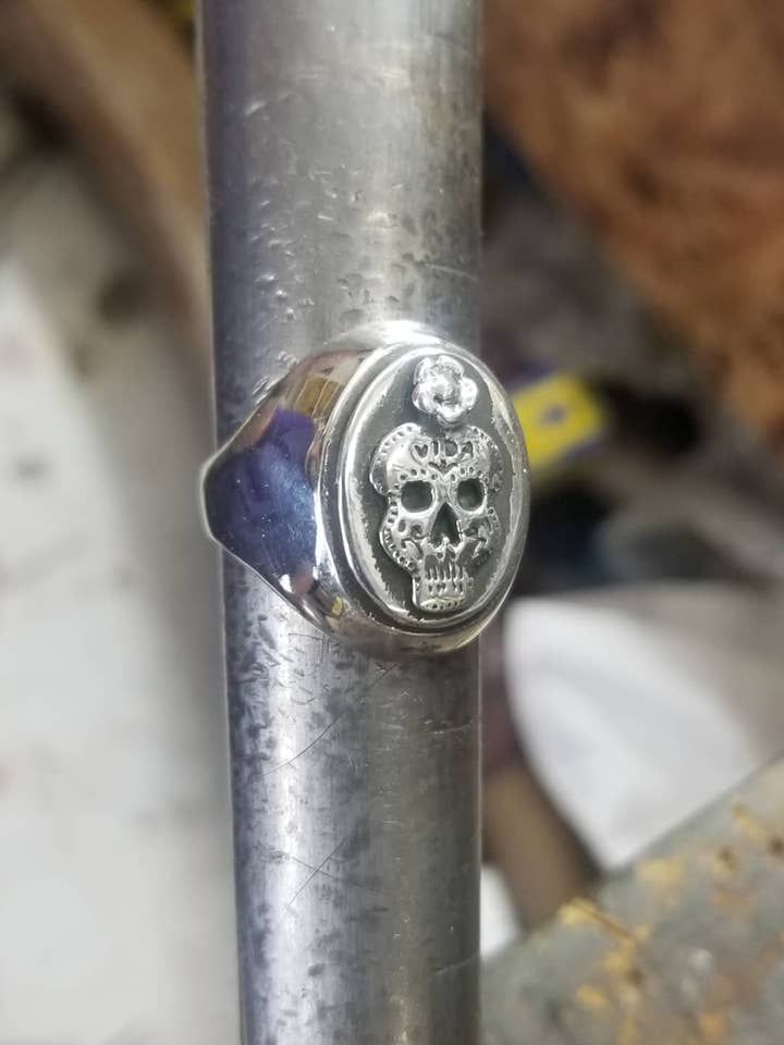 Chevalière Sugar Skull pour la vente par ilaments