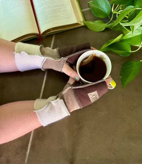 Jax Upcycled - Wholesale Handschoenen - Dames - Upcycled van trui bruin en crème vingerloze handschoenen2