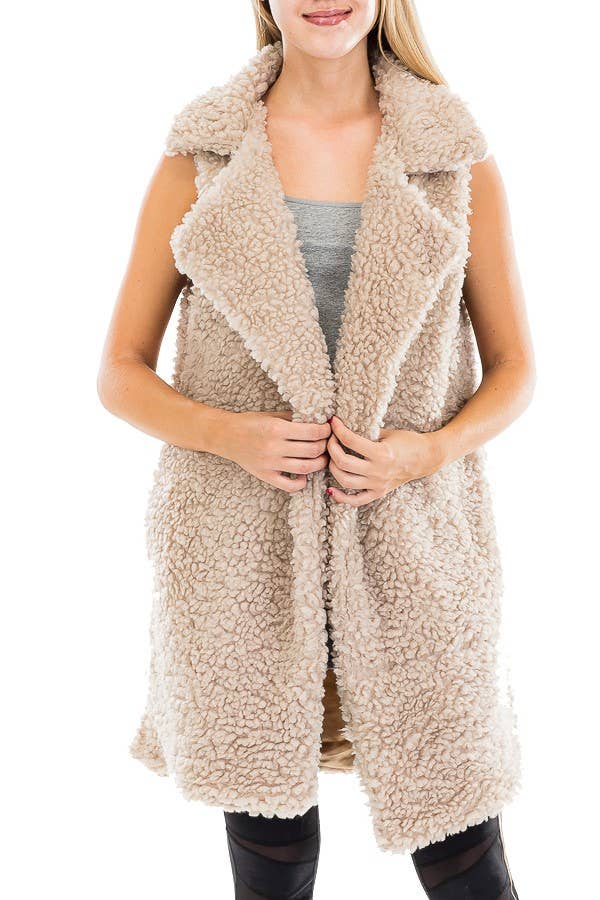 Cap Zone – Großhandel Oberbekleidungsweste – Damen – Halblange Weste aus Satin mit luxuriösem Kunstziegenfell-Futter2