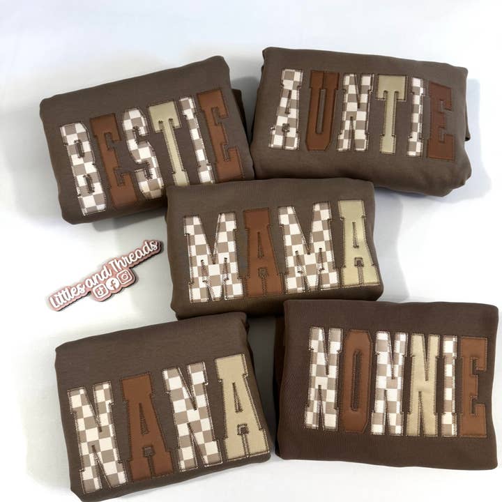 Crewneck/Tee à appliqué mixte brodé sur mesure pour la vente par Littles and Threads Clothing Company