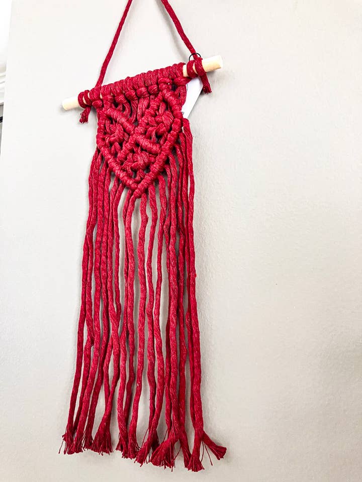 Colgante de pared con forma de corazón de macramé para venta al por mayor de Why Knot