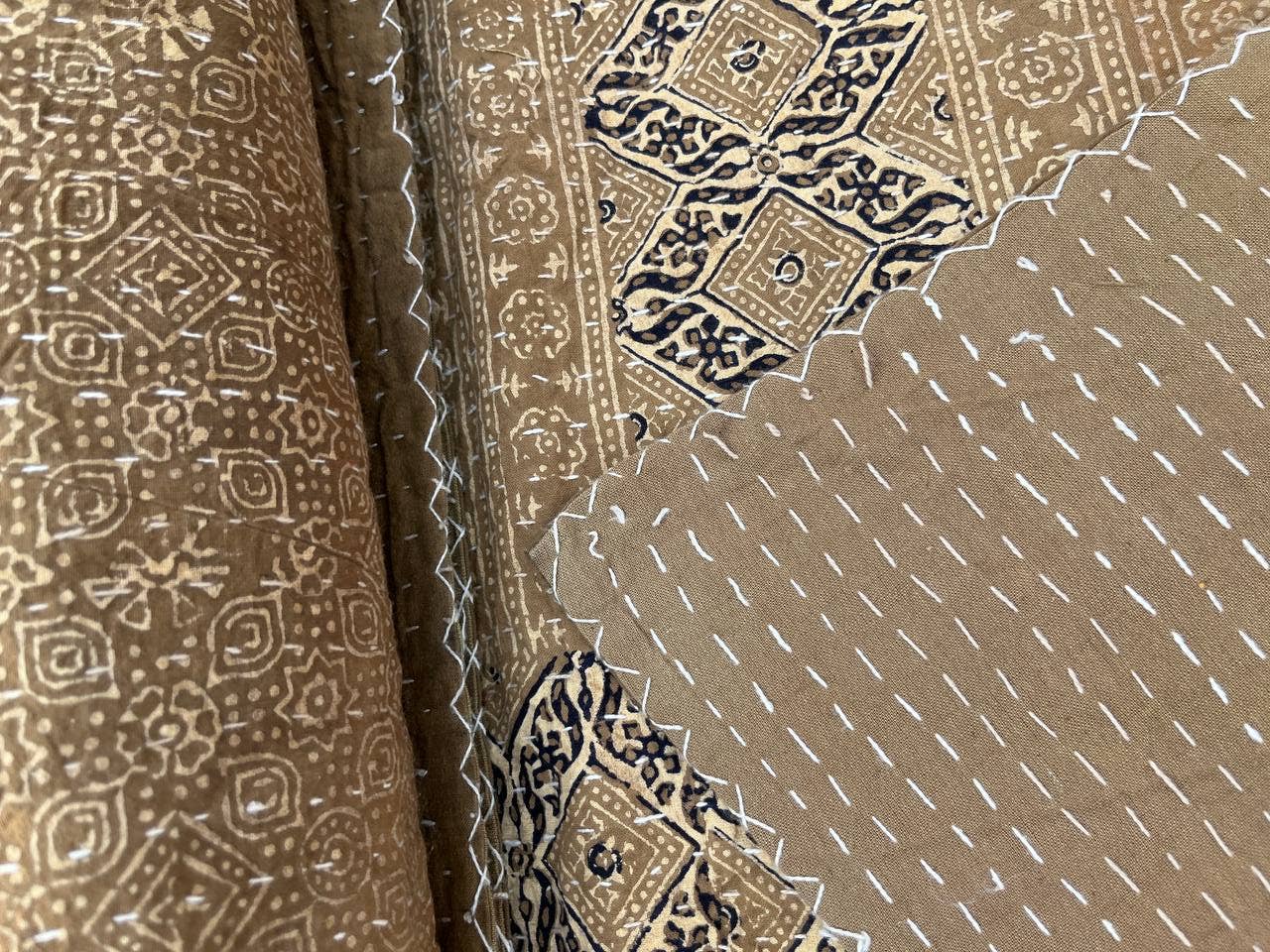 Bhawana Handicrafts - Vente Courtepointe - Couette Kantha en coton indien 100 % biologique - Plaid et dessus de lit artisanal4